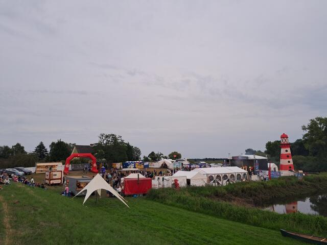 Etwa 3500 Besucher, verteilt auf Freitag und Samstag waren auf dem Tönnhafen Festival | Foto: Anika Werner