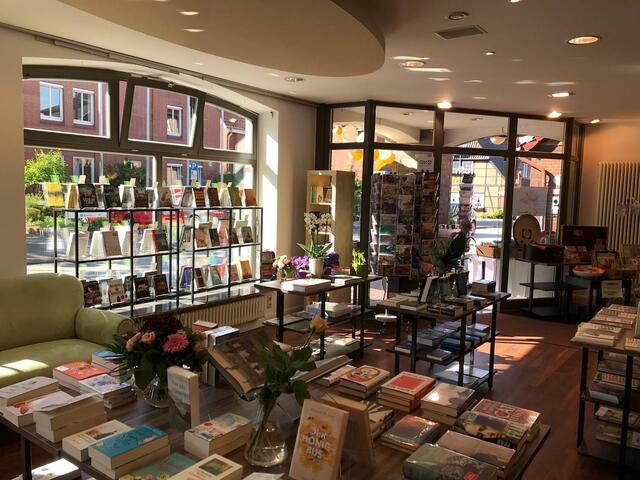 Aufgeräumt und  gemütlich präsentiert Susanne Luhdorf mit ihrem Team die BUchhandlung Seevetal | Foto: Buchhandlung Seevetal 