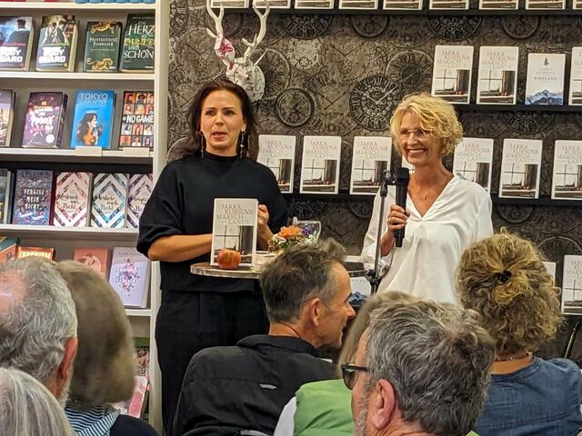 Auch Buchpräsentationen bietet Susanne Luhdorf ihren Kunden | Foto: Buchhandlung Seevetal 