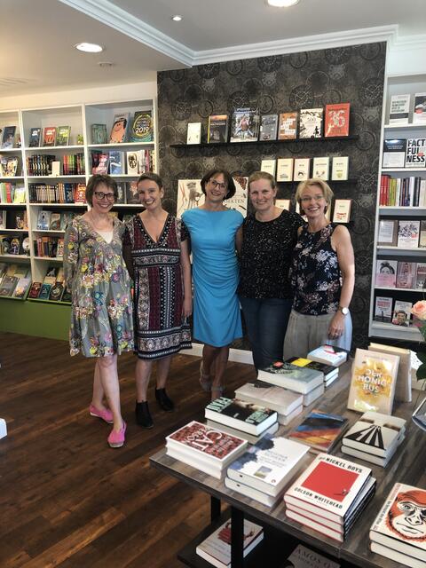 Das Team der Buchhandlung Seevetal ist für die Kunden stets Ansprechpartner mit Expertise  | Foto: Buchhandlung Seevetal 