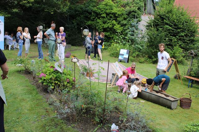 Nachbars Garten war Schauplatz von Kunstausstellungen, Speed-Dating, Lesungen und Kinderspaß | Foto: ce