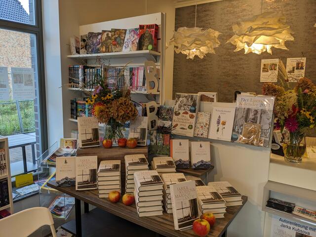 Autoren aus der Region finden bei Susanne Luhdorf besonderes Gehör | Foto: Buchhandlung Seevetal 