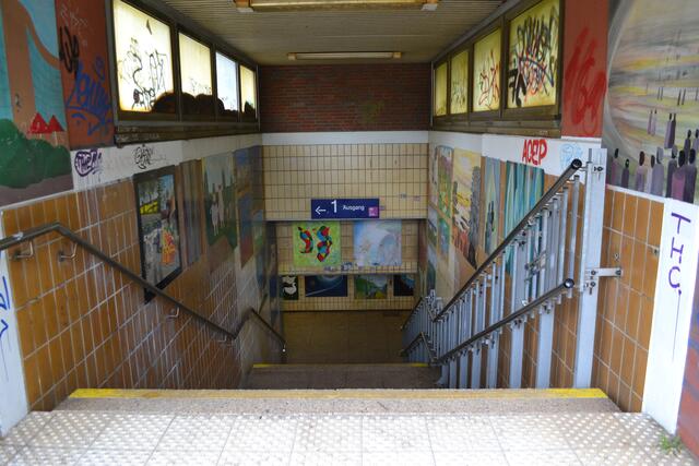 Der bisherige Treppenaufgang mit Blick auf den von der Bahn geplanten Standort des Fahrstuhls | Foto: bim