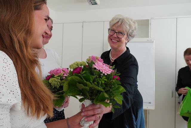 Emily Weede begrüßt die Auszubildenden | Foto: Gemeinde Seevetal