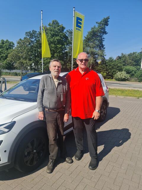 Wilfried Schumacher (re.) und Rudolf Krantz bei der ersten Einkaufstour | Foto: Wilfried Schumacher