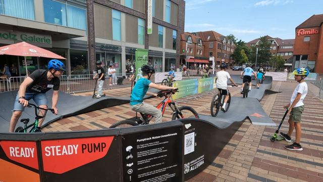 Erwachsene, Jugendlichen und Kinder waren begeistert vom Angebot | Foto: Buchholz fährt Rad e.V.