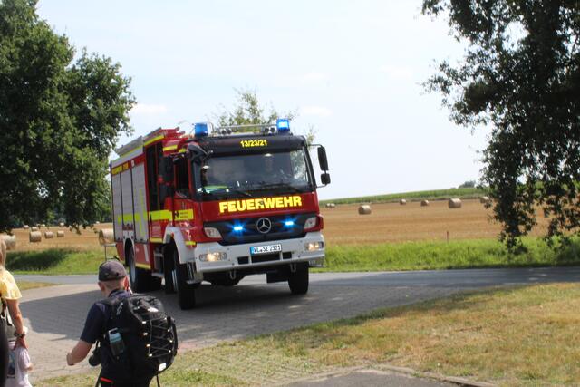 Der Einsatzwagen kam mit Martinshorn angebraust | Foto: sra