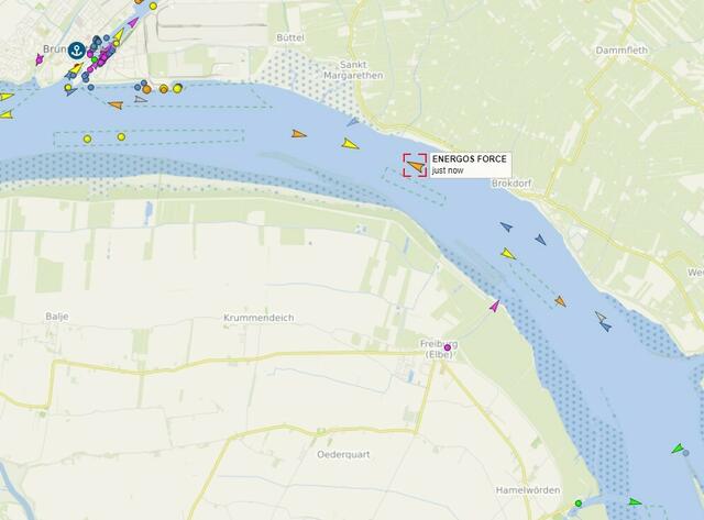 Der Screenshot auf der Schiffstracking-Seite Vesselfinder zeigt die Energos Force am Dienstagnachmittag gegen 15.30 Uhr auf der Unterelbe vor Nordkehingen | Foto: Scrteenshot vesselfinder.com