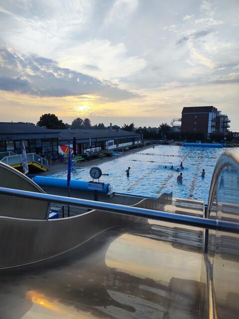 Erst am Abend wurde es ruhiger | Foto: Förderverein Freibad Hollern-Twielenfleth e.V.