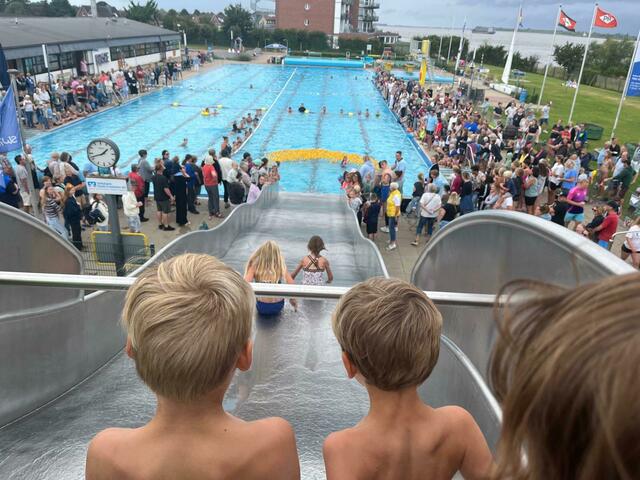 Erst rutschten die Enten, dann die Gäste | Foto: Förderverein Freibad Hollern-Twielenfleth e.V.
