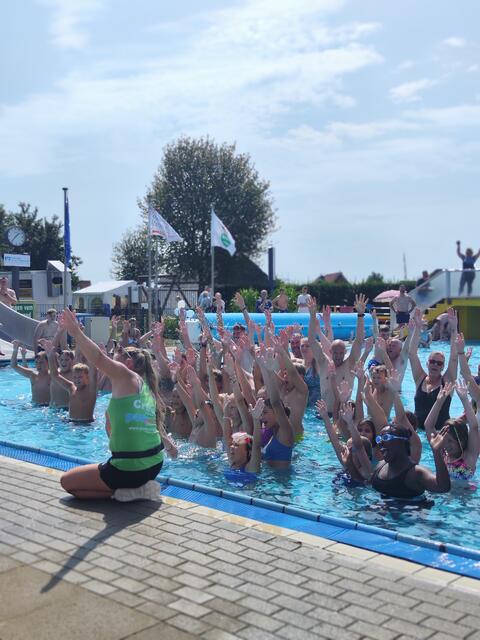Die Animateure heizten den Gästen mächtig ein | Foto: Förderverein Freibad Hollern-Twielenfleth e.V.