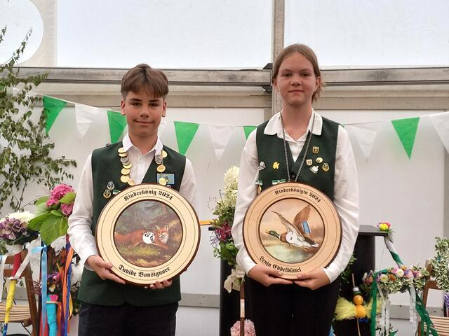 Lenja Eddelbüttel und Davide Bonsigore sind das neue Kinderköingspaar | Foto: Schützenverein Ramelsloh