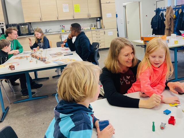 Beim Spieletreffen können die hochbegabten Kinder Spiele spielen, die sie vielleicht noch nicht mit anderen Gleichaltrigen spielen können | Foto: DGhK Nordheide