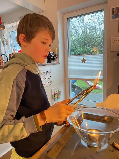 Hochbegabte Kinder interessieren sich oftmals sehr für das Experimentieren und Forschen | Foto: DGhK Nordheide