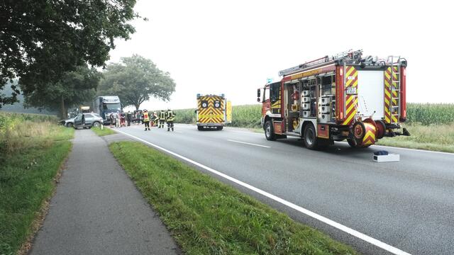 Die Unfallstelle auf der B73 | Foto: Rolf Hillyer-Funke/Feuerwehren SG Oldendorf-Himmelpforten