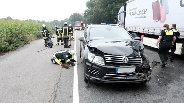Totalschaden beim VW Touareg | Foto: Rolf Hillyer-Funke/Feuerwehren SG Oldendorf-Himmelpforten