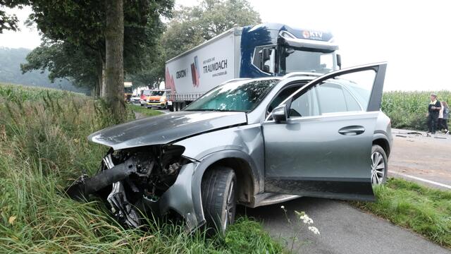 Das Fahrzeug des Unfallverursachers | Foto: Rolf Hillyer-Funke/Feuerwehren SG Oldendorf-Himmelpforten