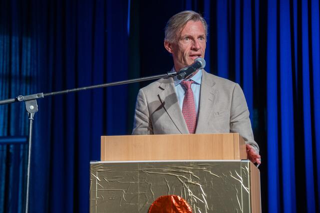 Bürgermeister Jan-Hendrik Röhse gehörte auch zu den Rednern | Foto: GAK