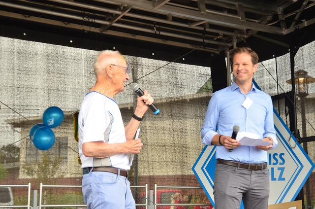 Arno Reglitzky und Frederik Schröder (Vorstand Sparkasse Harburg-Buxtehude)
