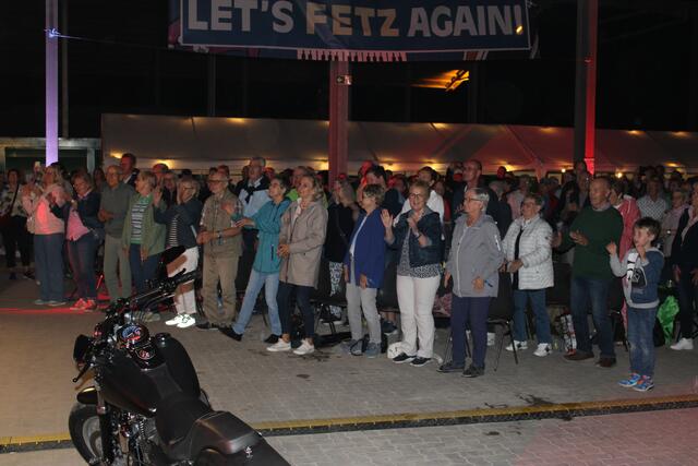 Das begeisterte Publikum belohnte die Show mit Beifallsstürmen | Foto: ce