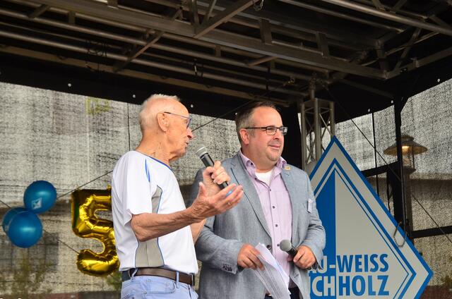 Zwei eloquente Gastredner: Arno Reglitzky (li.) und CDU-Landtagsabgeordneter Jan Bauer | Foto: Stephan Schrader