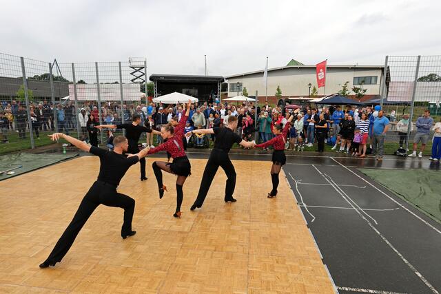 Die Tanzvorführung der Latein-Formation erhielt viel Applaus | Foto: André Welle