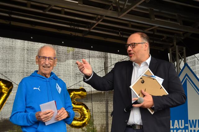 Kai Uffelmann (Geschäftsführer Krankenhaus Buchholz) lobte ebenfalls die Arbeit von Arno Reglitzky und die Arbeit von Blau-Weiss Buchholz | Foto: André Welle