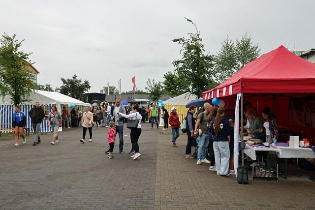 Die weitläufige Anlage war mit vielen Info-Ständen gefüllt | Foto: AR promedia