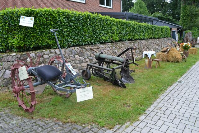 Beim Fest waren historische Erntegeräte ausgestellt | Foto: bim