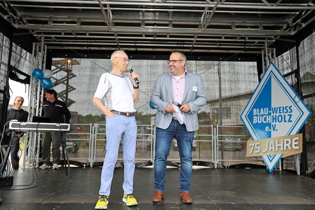 CDU-Landtagsabgeordneter Jan Bauer (re.), lobte die Arbeit des Vereins, die Arno Reglitzky (2. Vereinsvorsitzender) erläuterte | Foto: André Welle