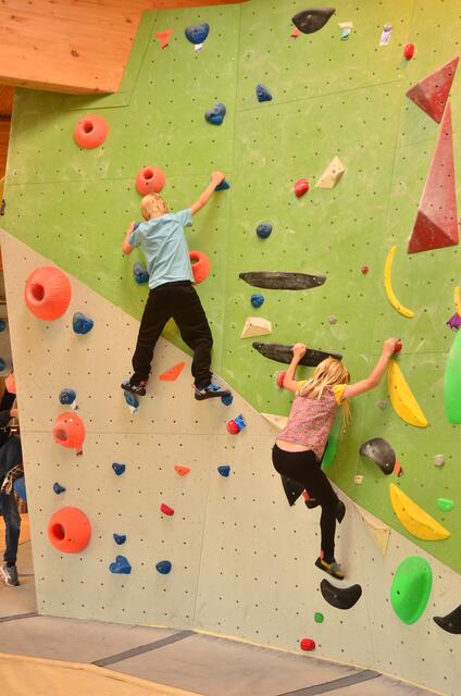 Das Bouldern an der Kletterwand wurde vorgeführt | Foto: André Welle / Pressefotograf