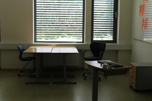 Für konzentriertes arbeiten abseits vom Trubel: separater Gruppenarbeitsplatz | Foto: pöp