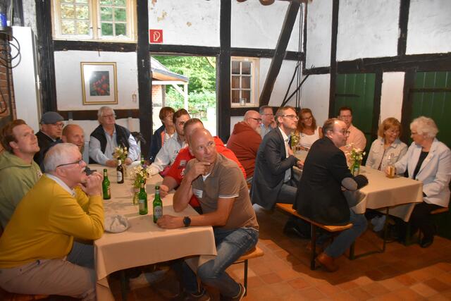 Die Mitglieder und Gäste lauschten dem interessanten Vortrag von Henry Bielefeldt | Foto: Axel-Holger Haase