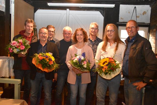 Die geehrten Mitglieder (v. li.): André Bohlmann, Lars Schierhorn, Christian Hoffmann, Herrmann Holste, Friederike Holste, Henry Bielefeldt (1. Vorsitzender), Volker Lorenzen und Dirk H. Tresenreiter | Foto: Axel-Holger Haase