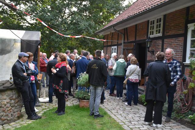 Rund um das Ole Fösterhuus wurden viele Gespräche geführt | Foto: Axel-Holger Haase