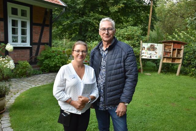 Jeanette Froese (Organisation) und Henry Bielefeldt (1. Vorsitzender des Vereins) | Foto: Axel-Holger Haase