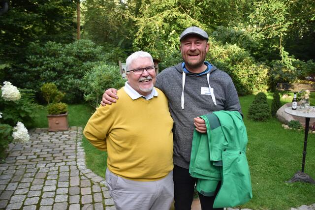 Wolfgang Schnitter (li., Steuerberater) und Steffen Heuer (Garten- und Landschaftsbau, Nenndorf) | Foto: Axel-Holger Haase
