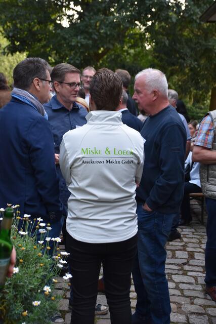 Nicht nur die Namensschilder verrieten, zu welcher Firma die Gäste gehörten ...  | Foto: Axel-Holger Haase