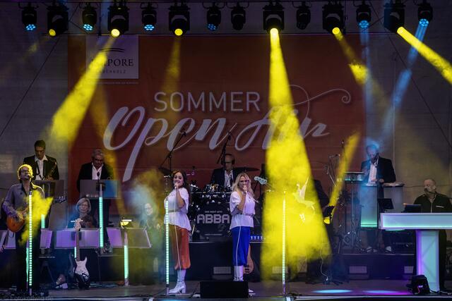 „One Night With ABBA“ sorgten für ausgelassene Stimmung | Foto: Empore Buchholz/Frank Kettwig