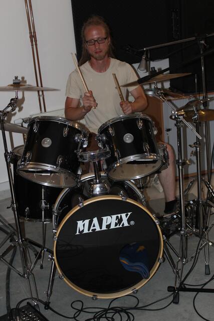 Julian Rasmussen am Schlagzeug | Foto: sra