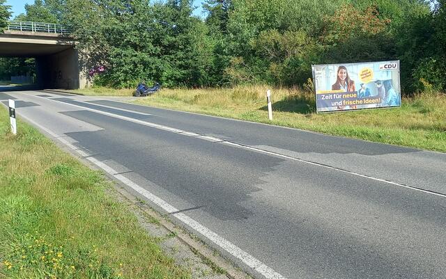 Standort: Hittfeld, Maschener Straße von Hittfeld nach Maschen fahrend  | Foto: Röntsch