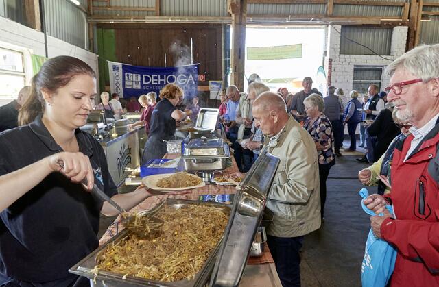 Impressionen von früheren Kohltagen  | Foto: Dithmarschen Tourismus