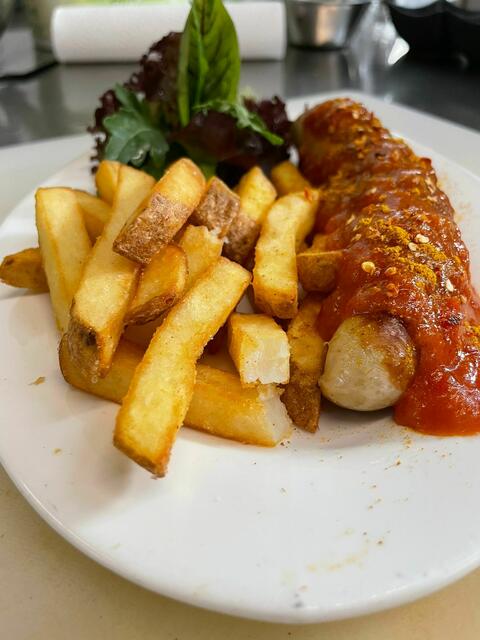 Ein Klassiker, Currywurst Pommes geht auch mit 1206 Basic! 