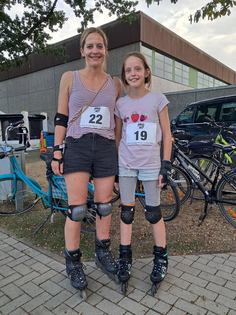 Henrike und Linda Franke nahmen mit ihren Inlinern am Spendenlauf teil | Foto: Anika Werner