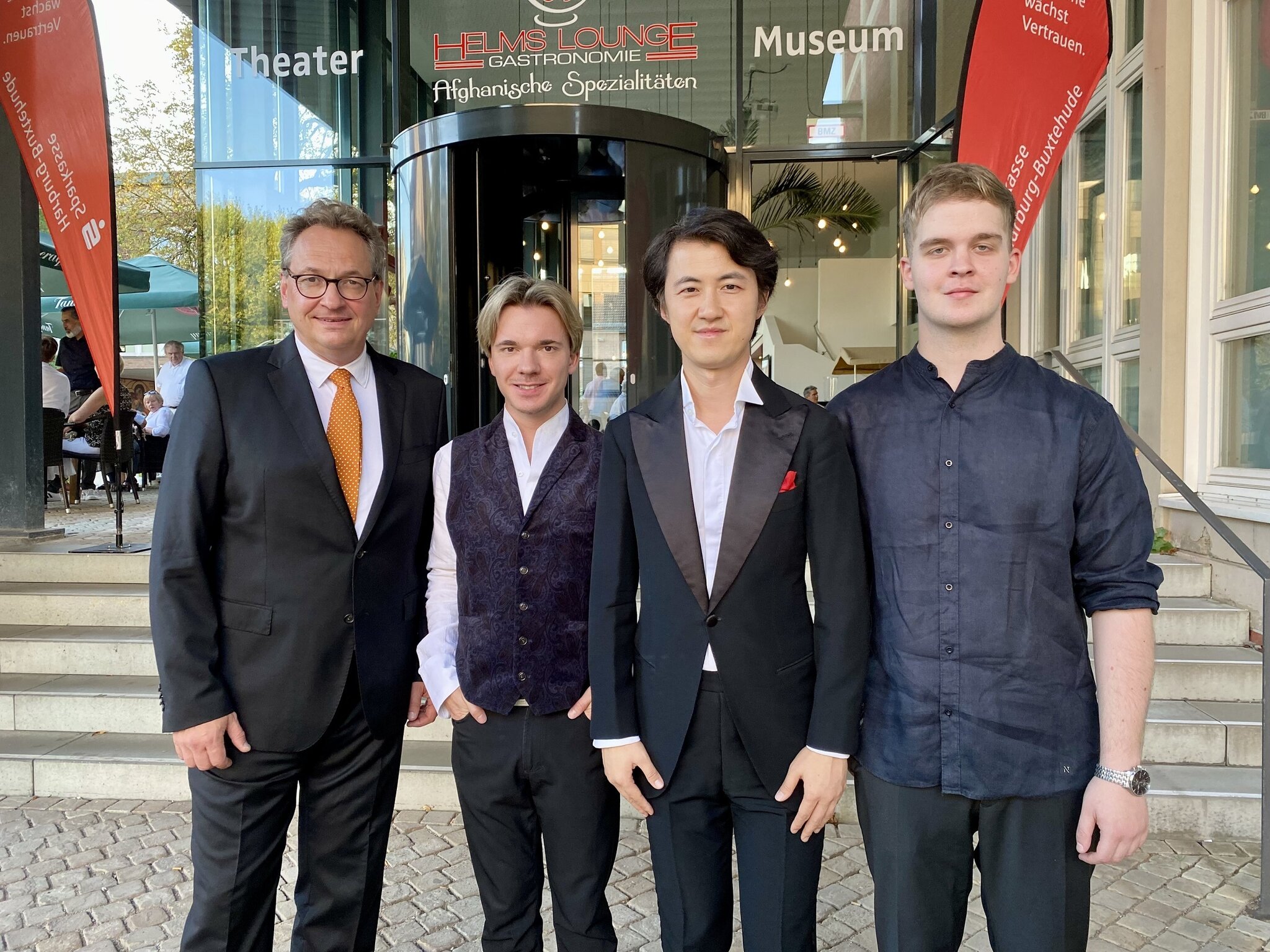 Sparkasse Harburg-Buxtehude: Umjubeltes Konzert mit Klassik-Stars ...