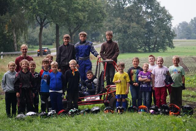 Kinder und Jugendliche der neuen Crosskart-Abteilung | Foto: Susanne Gerken /MSC Kutenholz
