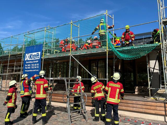 DRK-Rettungsdienst im Landkreises Harburg und die Freiwilligen Feuerwehr Hanstedt probten den Ernstfall | Foto: FF Hanstedt
