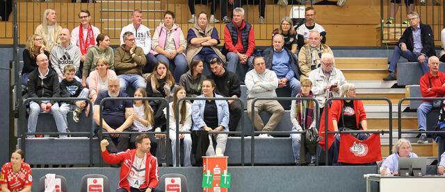 Begeisterung zeigten die Luchse-Fans auf der Zuschauertribüne der Nordheidehalle nur wenig | Foto: cc