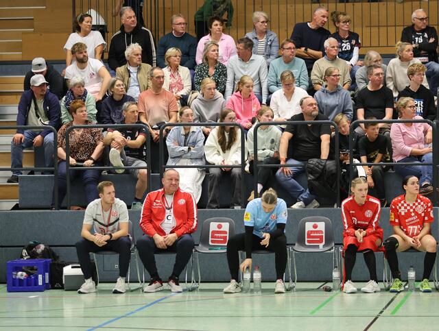 Luchse-Fans auf der Zuschauertribühne
