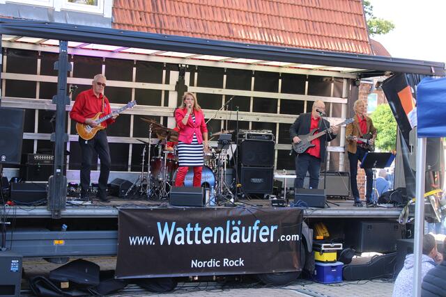 Die Plattrock-Band "Wattenläufer" durfte auch auf dem jüngsten Kirch- und Markttag nicht fehlen | Foto: ce